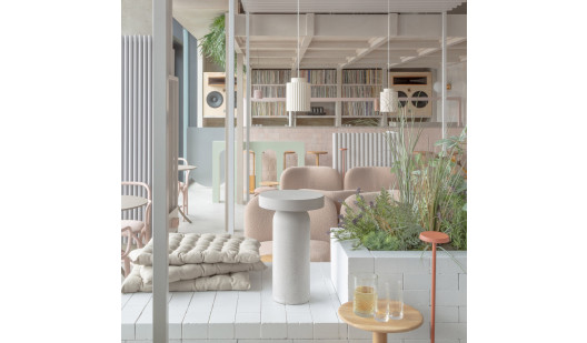 plush74 designer riverside listening bar 4