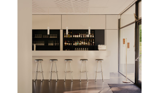 plush74 eternithaus im hansaviertel bar entrance terrace 3