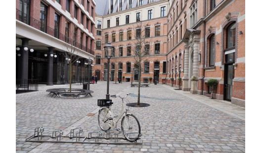 plush74 film photo event location hamburg germany streets palaishof1