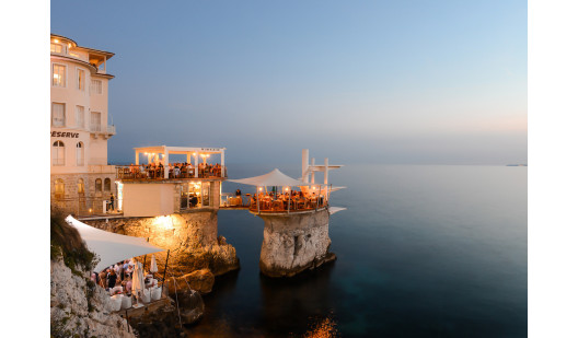 felpa74 película foto restaurante00006