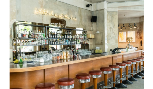 plush74 film photo shooting location scouting bar restaurant berlin9