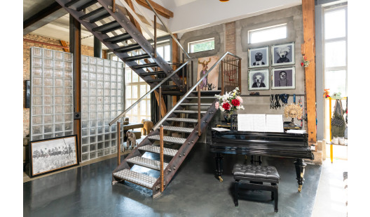 plush74 film photo shooting location scouting barn nature countryside loft apartment19