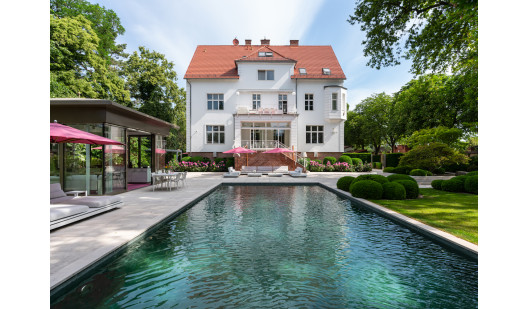 plush74 film photo shooting location scouting barn pool house apartment1