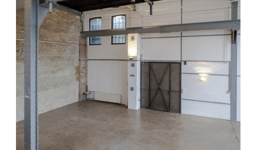 plush74 film photo shooting location scouting berlin event space studio clean hamburg minimalistic5