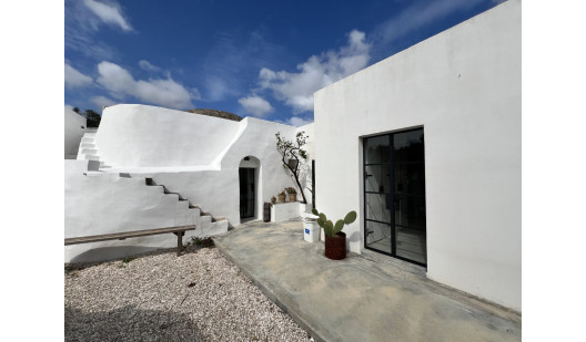 plush74 geometric villa puglia 1