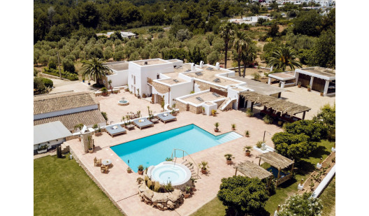 plush74 historic farmhouse villa 1