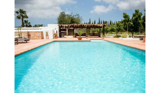 plush74 historic farmhouse villa 3