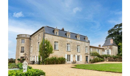 plush74 historic french chcteau in auge 24