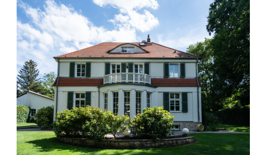 plush74 house rental film photo villa germany berlin scout agency bright garden18