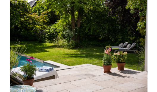 plush74 house with pool 2