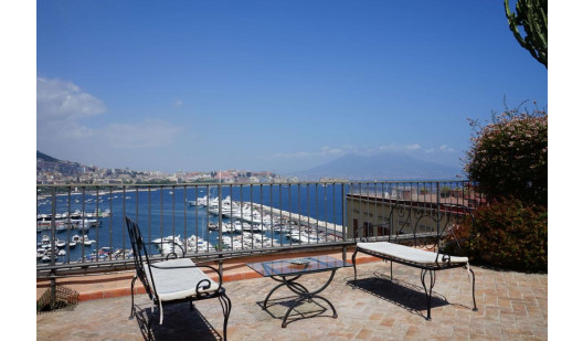 plush74 italy napoli location rent shoot film photo streets beach restaurant 1