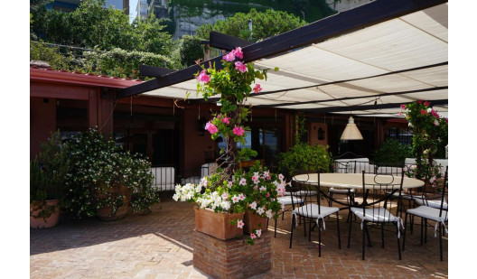 plush74 italy napoli location rent shoot film photo streets beach restaurant 5