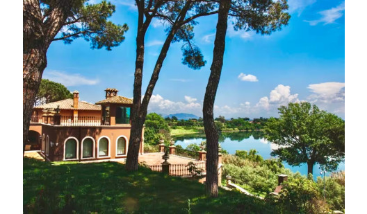 plush74 lakeside golden villa near rome 40