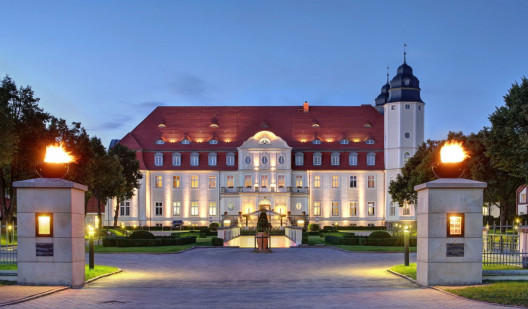 plush74 location castle luxury hotel residence film photoshoot event locations scouting9