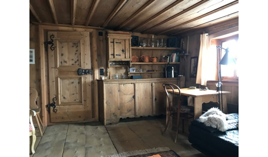 plush74 location film photo alvaneu switzerland historical farm house 7