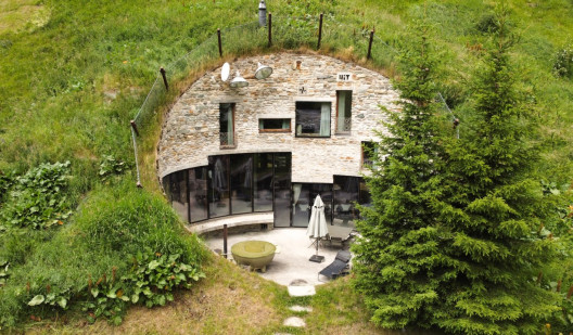 plush74 location film photo event switzerland graubunden vals house 1