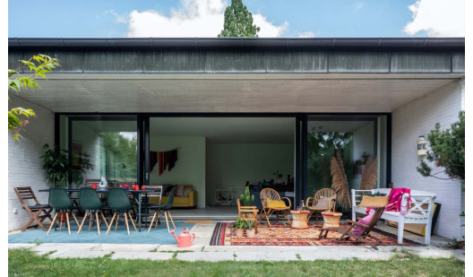 plush74 location hamburg bungalow house colors bauhaus 60ies scouting agency photo film th