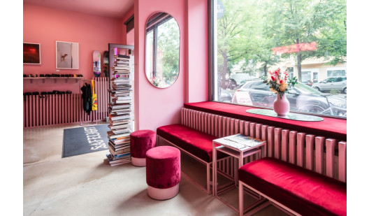 plush74 location photo film berlin germany store shop pink camera 22