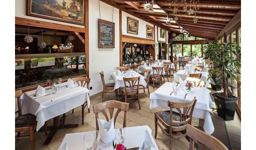 plush74 location photo film event location scouting wood chalet berlin4 (1)