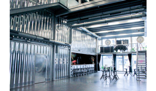 plush74 location photo film event rental germany berlin container box steel showroom 15