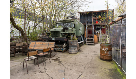 plush74 location scout rental photo film production berlin club bar funky1