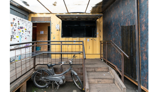 plush74 location scout rental photo film production berlin club bar funky3