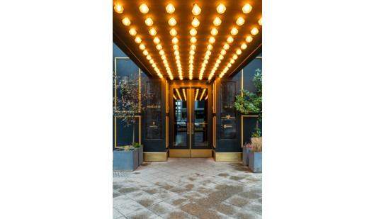 plush74 location scout noleggio spagna foto produzione cinematografica hotel camera suite berlin77 (1)