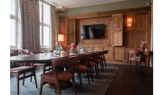 plush74 location scouting film photo event rental germany berlin soho house club room dining3