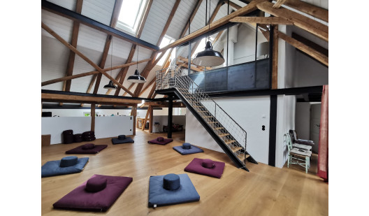 plush74 location scouting film foto location haus moorenweis yoga skandinavisch wood118