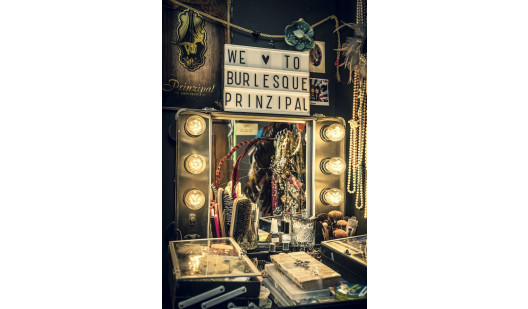 plush74 locations photo film burlesque colourful luxury bar show lounge berlin germany6