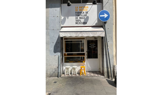 plush74 locations fotofilm produktion deutschland fotostudio berlin00000plush74 locations fotofilm produktion fotostraßen grace barcelona spanien00004