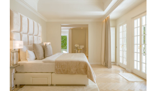 plush74 luxurious lake view villa 18