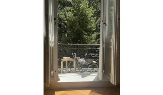 plush74 minimal altbau apartment berlin 3