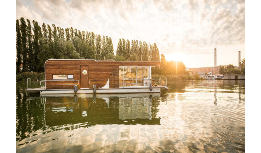 plush74 modern houseboat berlin 1