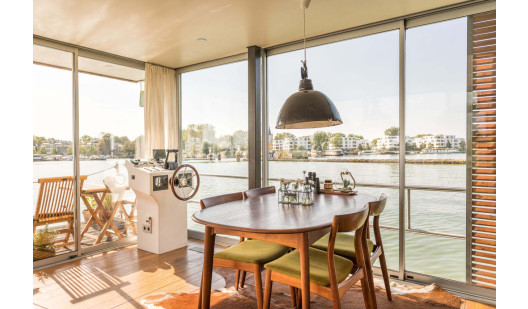 plush74 modern houseboat berlin 3