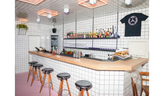 plush74 neon monochrome bar 6