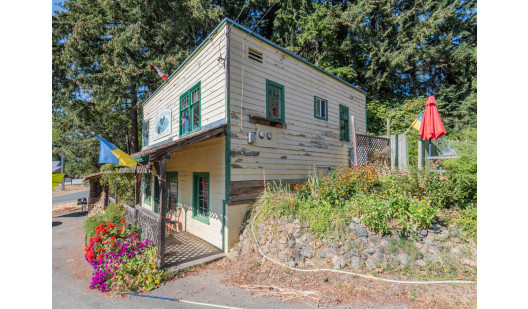 plush74 photo film location vancouver island canada rustic forest cafe store forest 8