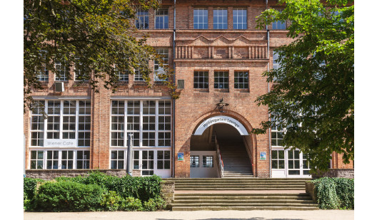 plush74 racecourse berlin 3