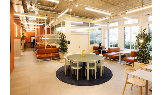 plush74 soft colour meeting room 4