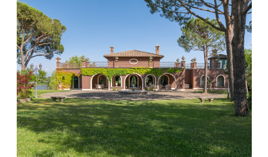 plush74 toskana lake villa 1