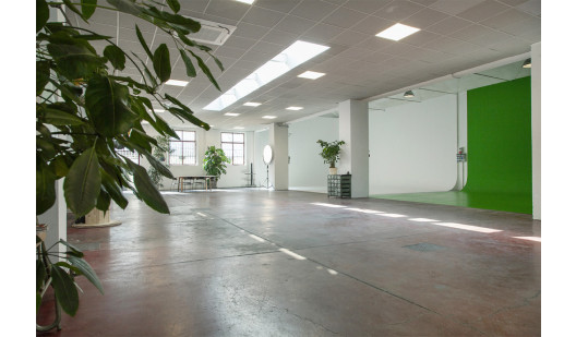 plush74 vibrant milan loft 4