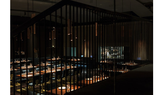 restaurant location berlin plush742