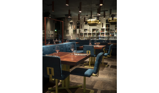 restaurant location berlin plush748