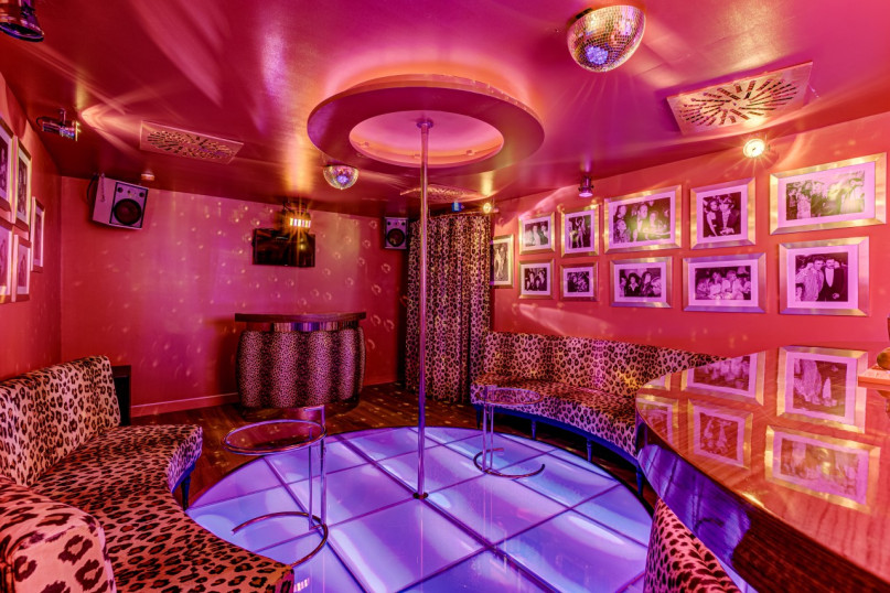 ajp0255and8more2019 12 outdoor chalet sun130