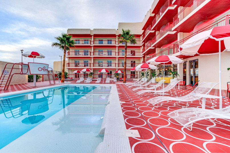 ajp7704and8more2019 12 outdoor chalet sun011