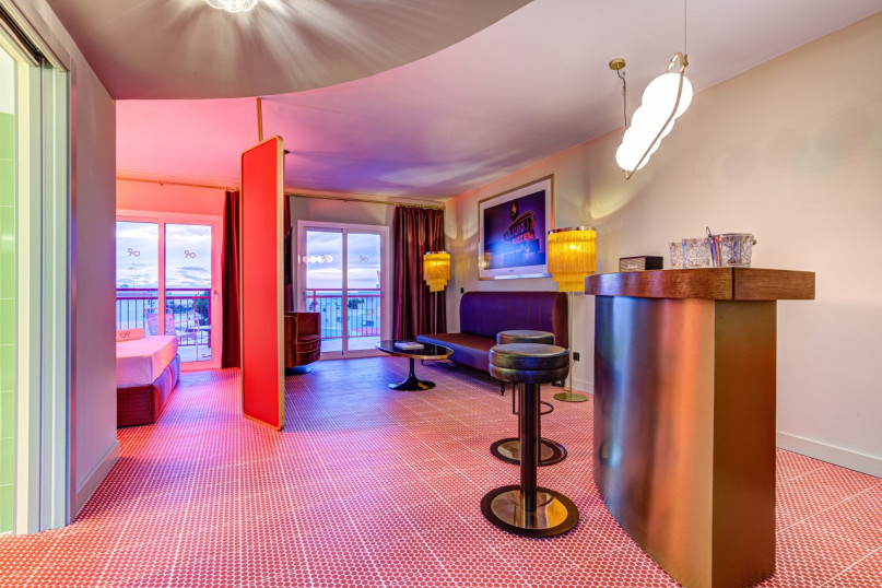 ajp7776and8more2019 12 outdoor chalet sun016