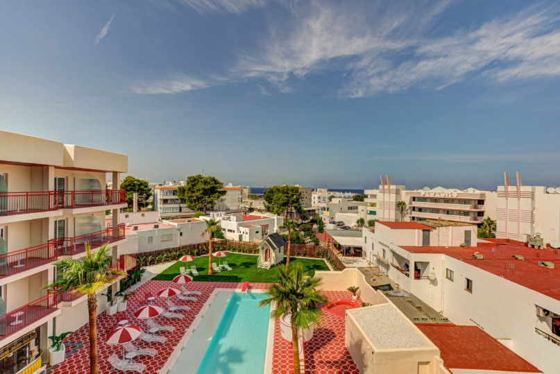 ajp9324and8more2019 12 outdoor chalet sun065