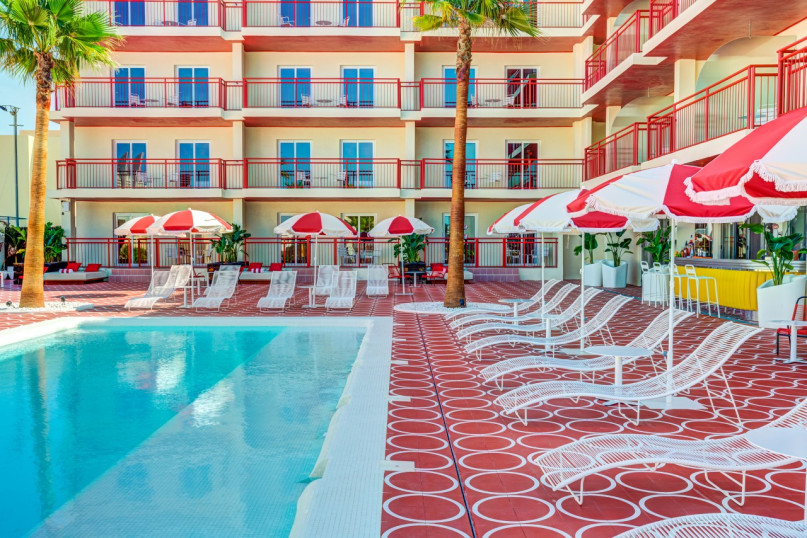 ajp9549and8more2019 12 outdoor chalet sun083