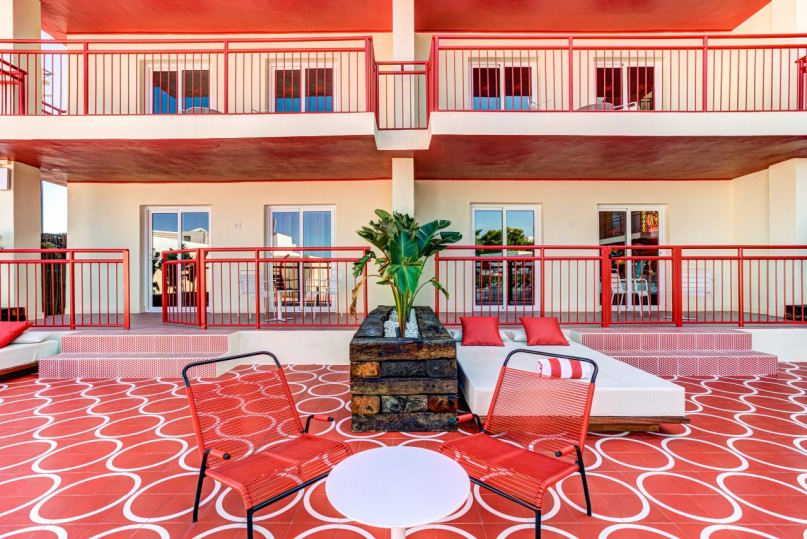 ajp9864and8more2019 12 outdoor chalet sun109