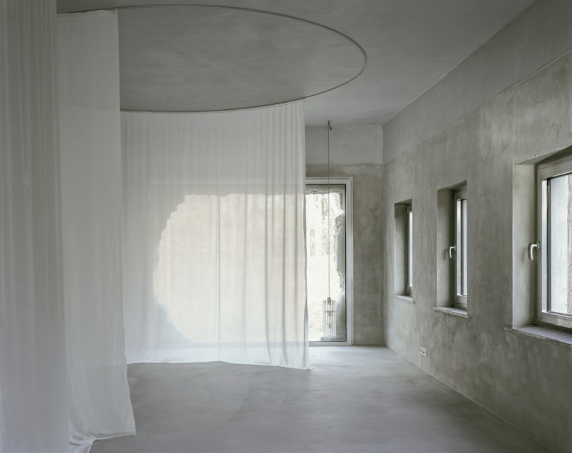 berlin location concrete brutalismus villa house plush74 5